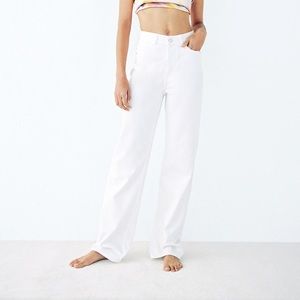 ZARA STRAIGHT LENGTH FULL LENGTH WHITE JEANS